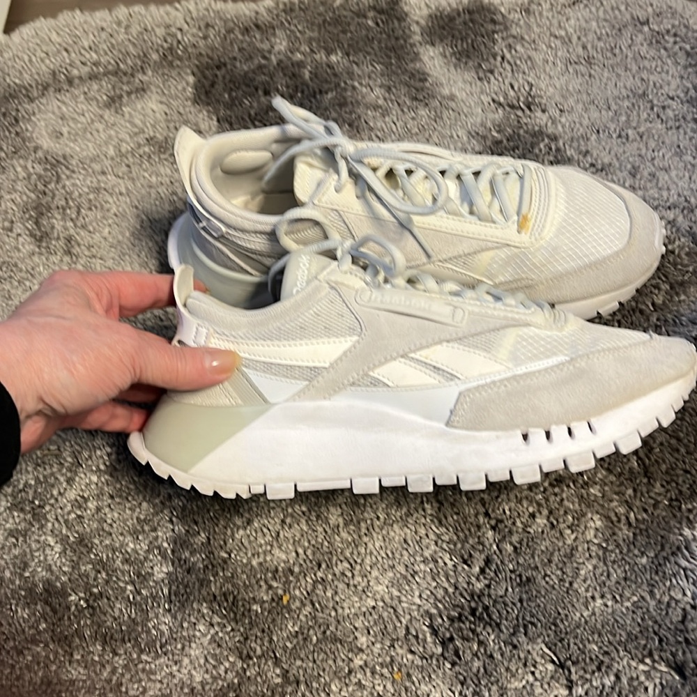 White Women's Athletic Shoes. Size 7 no flaws. Leathered, suede,nylon - Picture 3 of 16